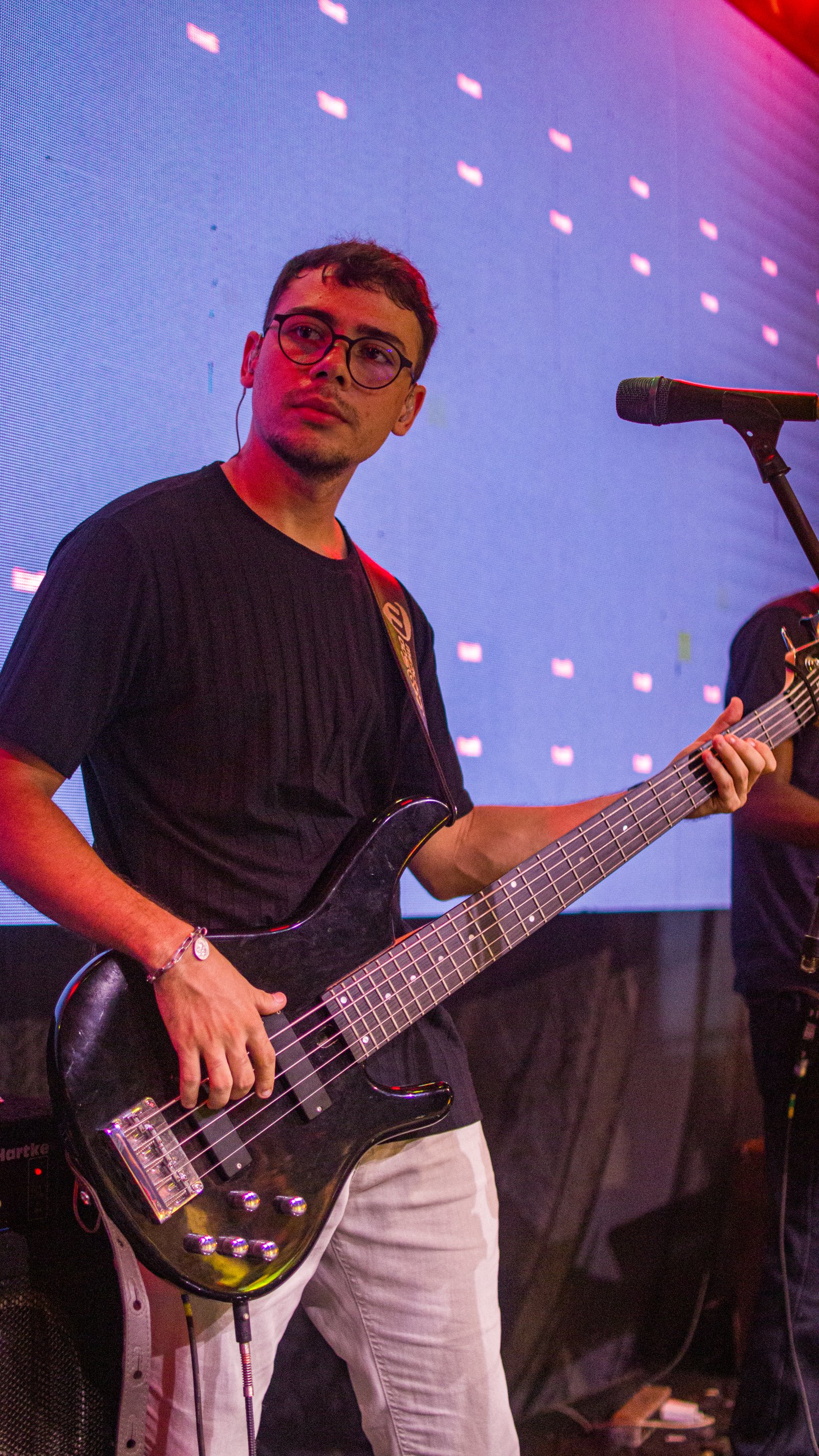 Rafael Faustino — baixo e vocal